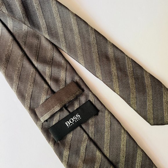 HUGO BOSS 100% Italian Silk Tie Brown/Tan Stripe NWOT - Picture 2 of 3